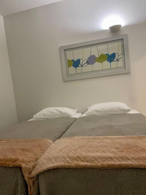 Newly Refurbished 2 Bed Appt فيلامورا المظهر الخارجي الصورة