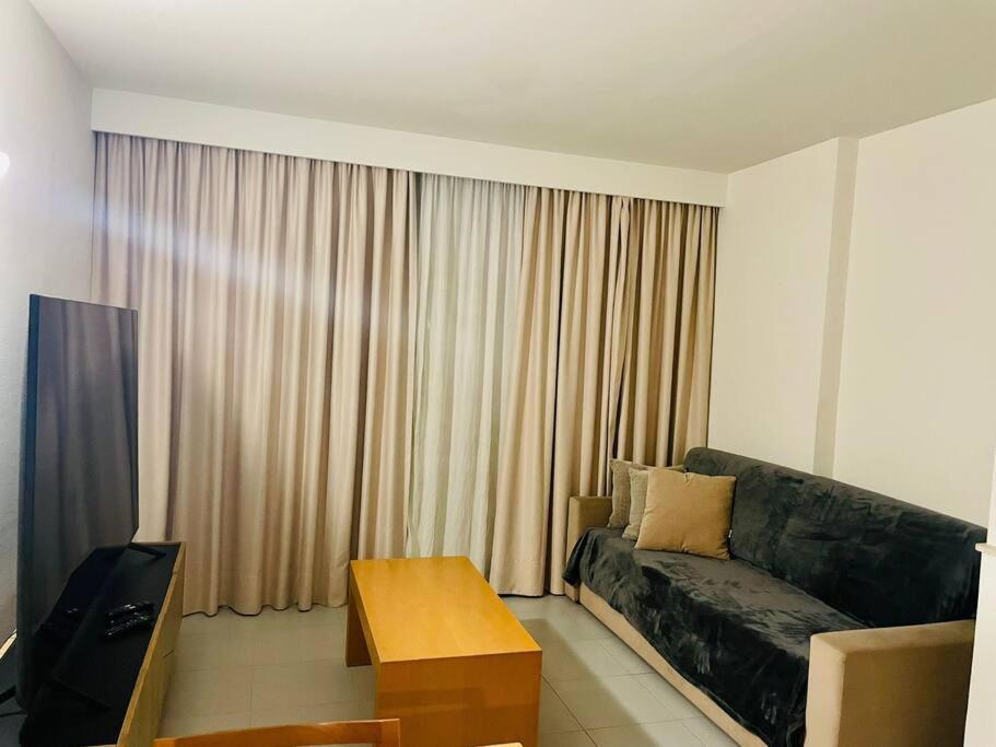Newly Refurbished 2 Bed Appt فيلامورا المظهر الخارجي الصورة