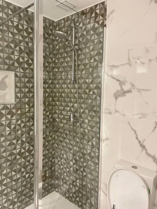 Newly Refurbished 2 Bed Appt فيلامورا المظهر الخارجي الصورة